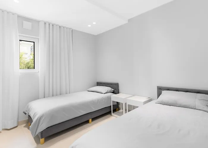 Beachfront Complex Jardines De Golondrinas Elviria 마르베야