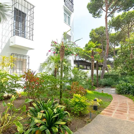 Apartment Beachfront Complex Jardines De Golondrinas Elviria *